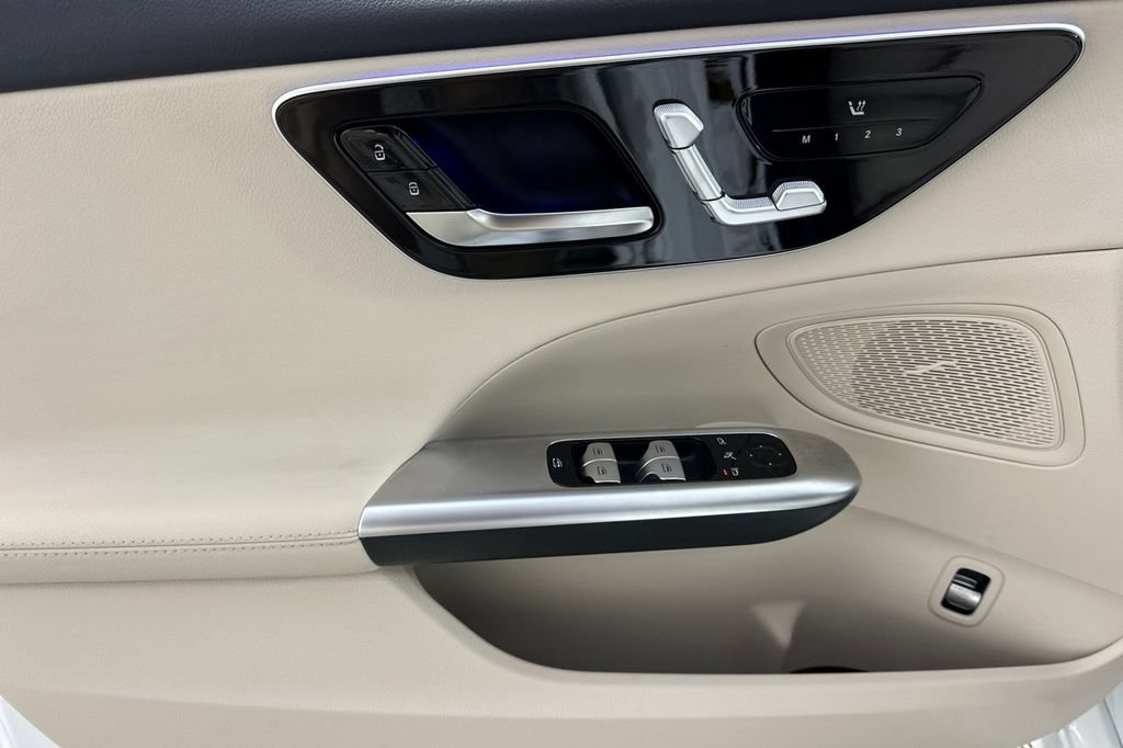 Certified 2025 Mercedes-Benz C 300 Sedan image 12