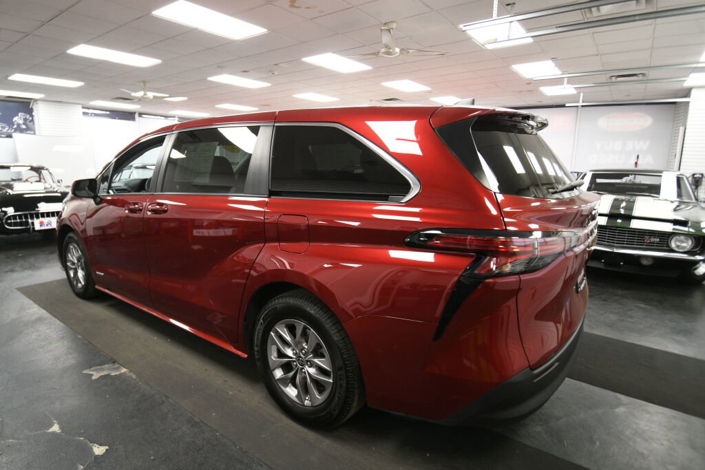 Used 2021 Toyota Sienna LE FWD image 5