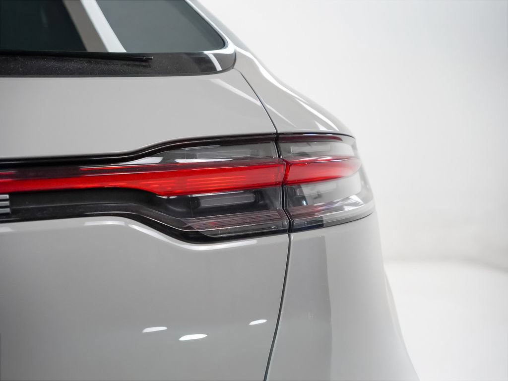 Certified 2026 Porsche Macan AWD/4WD image 10