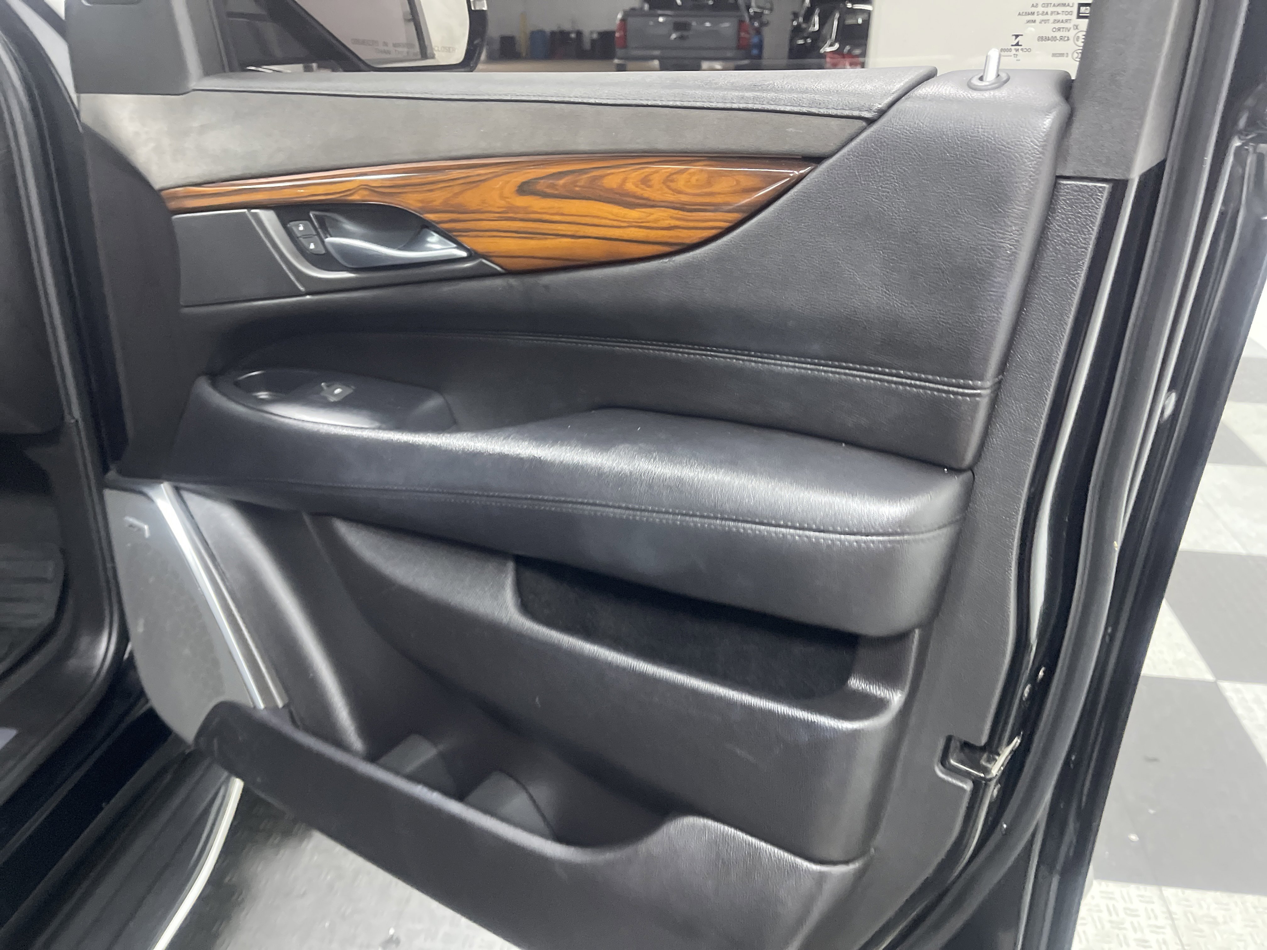 Used 2017 Cadillac Escalade ESV Premium Luxury image 23