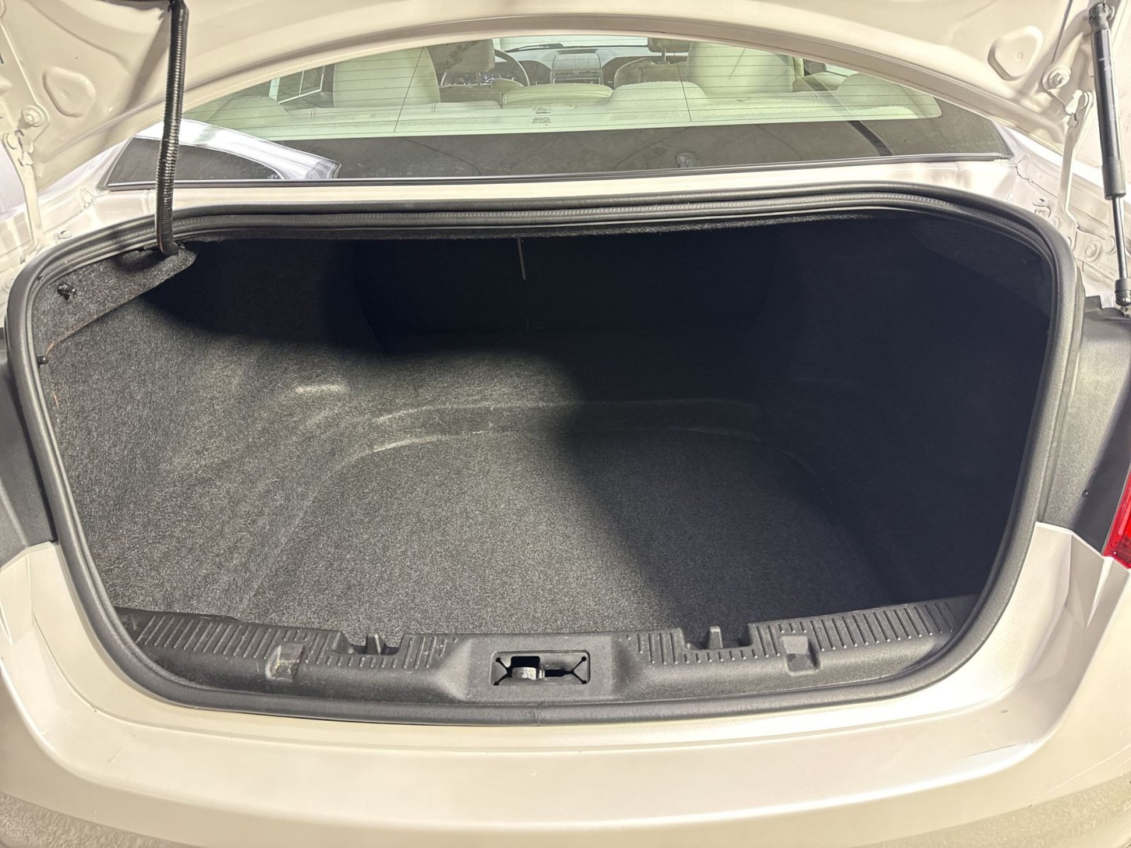 Used 2012 Ford Taurus SEL FWD image 38