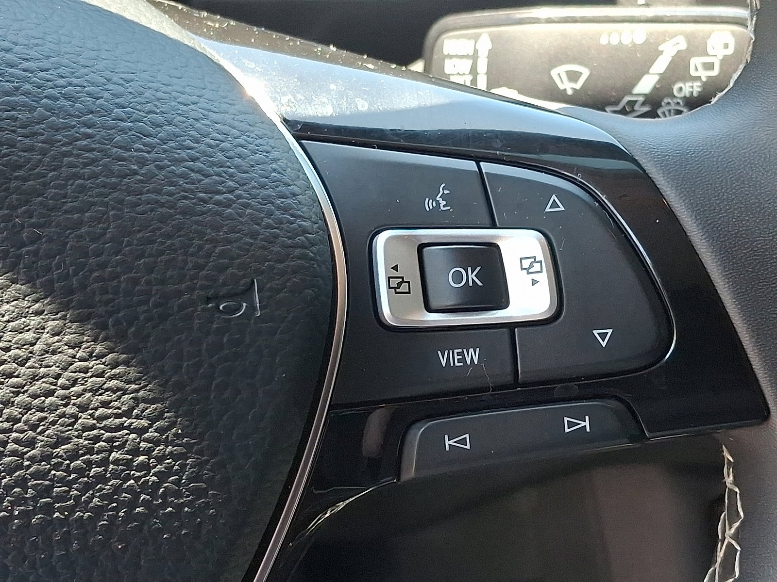 Used 2021 Volkswagen Tiguan SE FWD image 23
