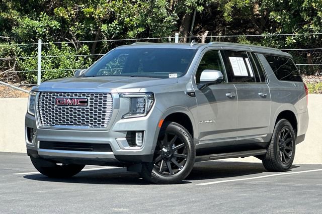 Used 2024 GMC Yukon XL Denali w/ Advanced Technology Package image 1