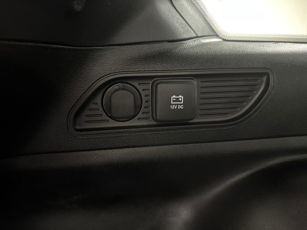 Used 2025 Jeep Grand Cherokee Altitude image 17
