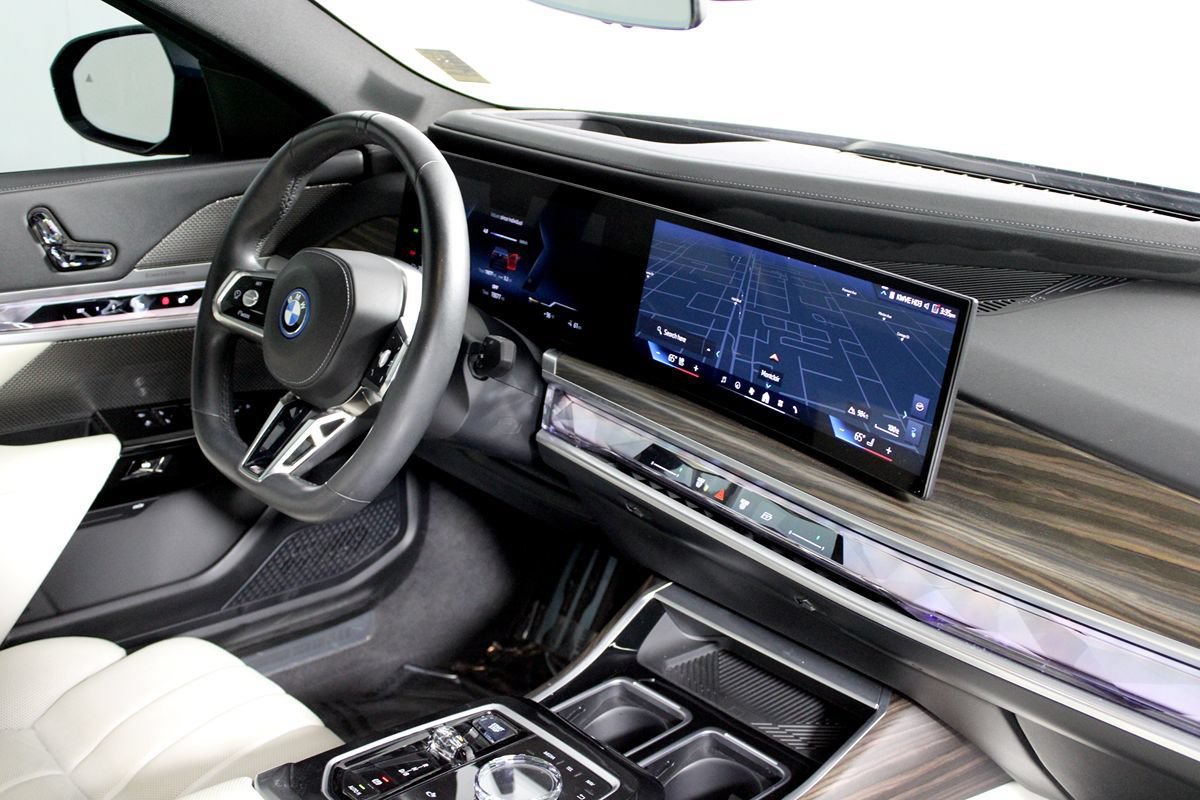 Used 2023 BMW i7 xDrive60 AWD/4WD image 21