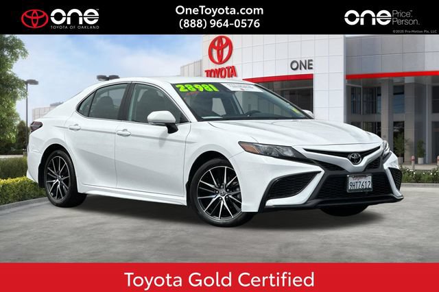Certified 2023 Toyota Camry SE w/ Convenience Package FWD image 1
