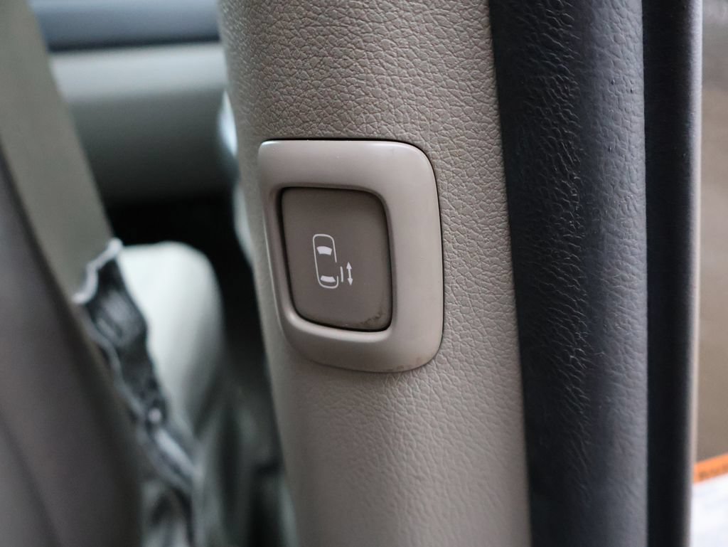 Used 2015 Kia Sedona LX w/ LX Convenience Package FWD image 18