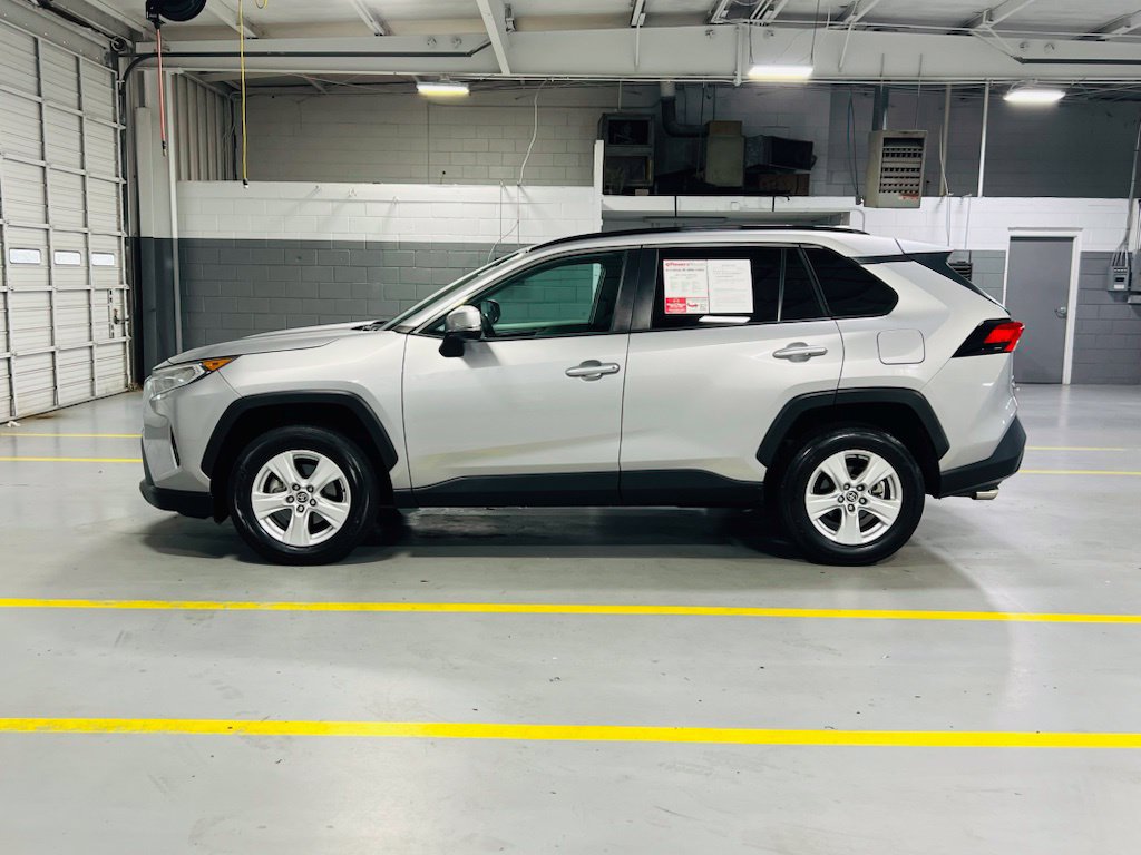Used 2021 Toyota RAV4 XLE w/ Convenience Package FWD image 14