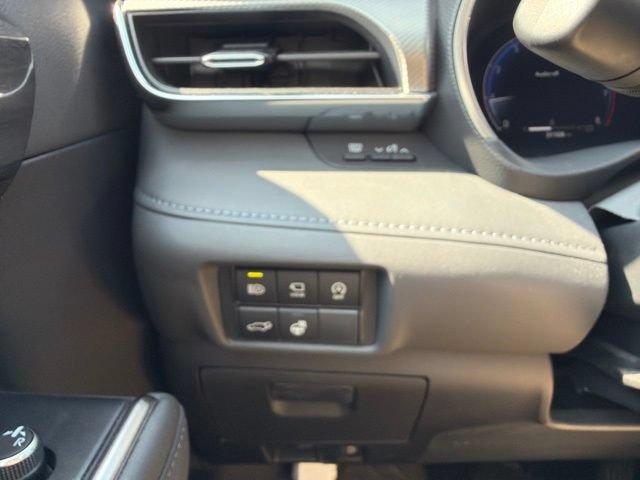 Used 2023 Toyota Highlander Platinum FWD image 19