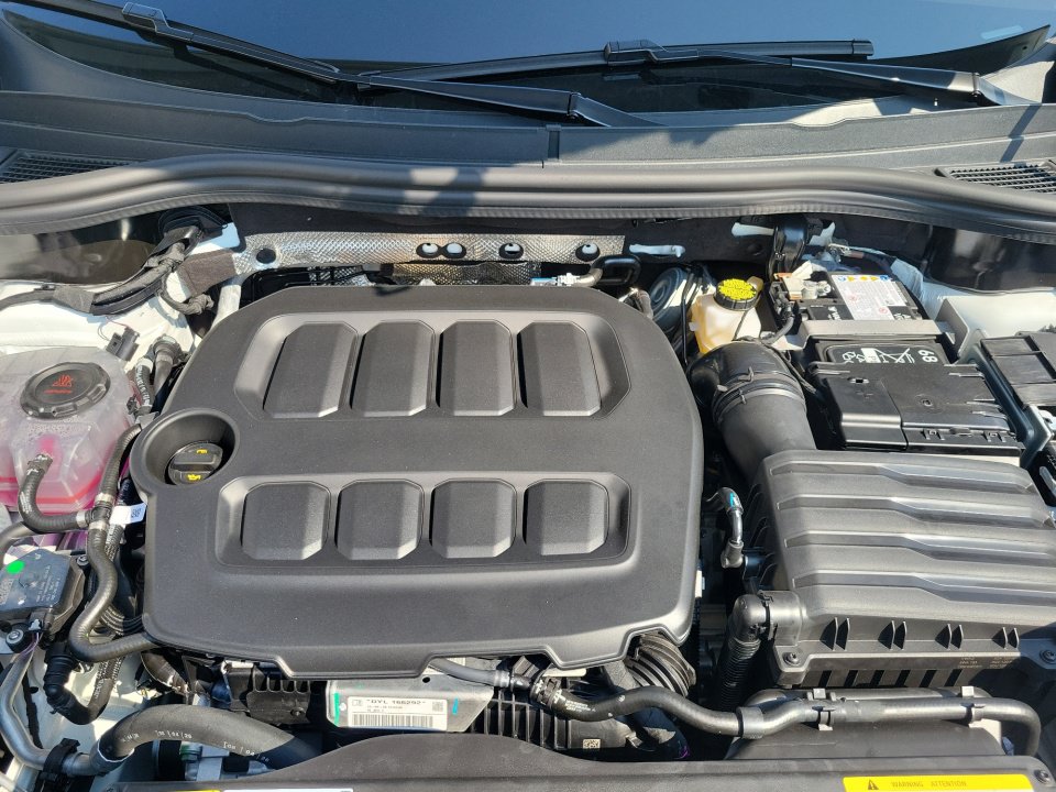 New 2026 Volkswagen Tiguan SE R-Line FWD image 16