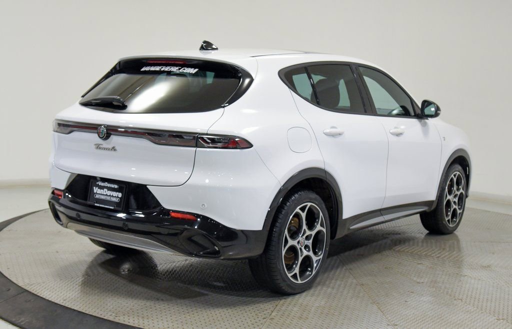 Used 2024 Alfa Romeo Tonale Ti w/ Premium Interior Package image 13
