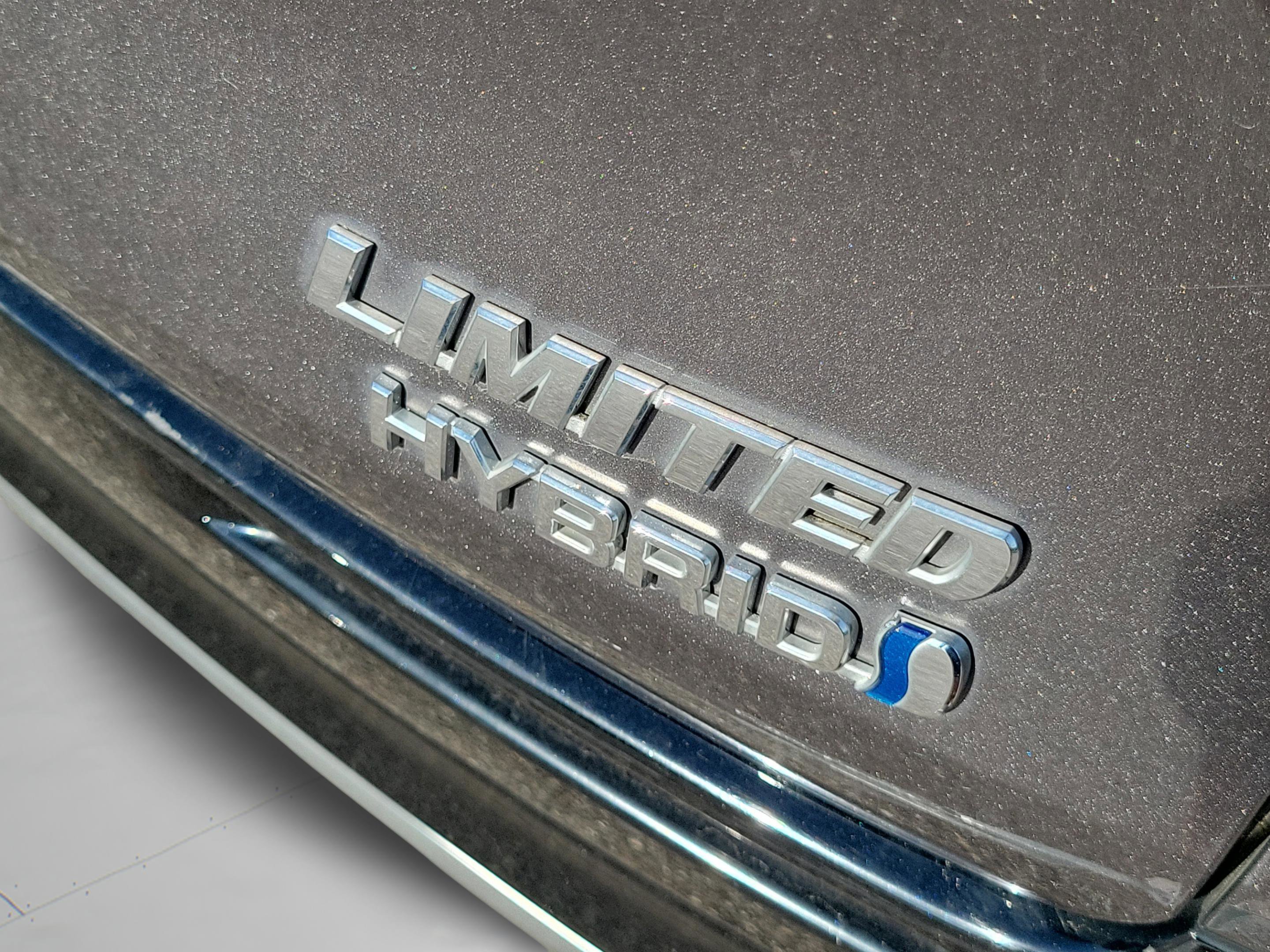 Used 2021 Toyota Sienna Limited image 6