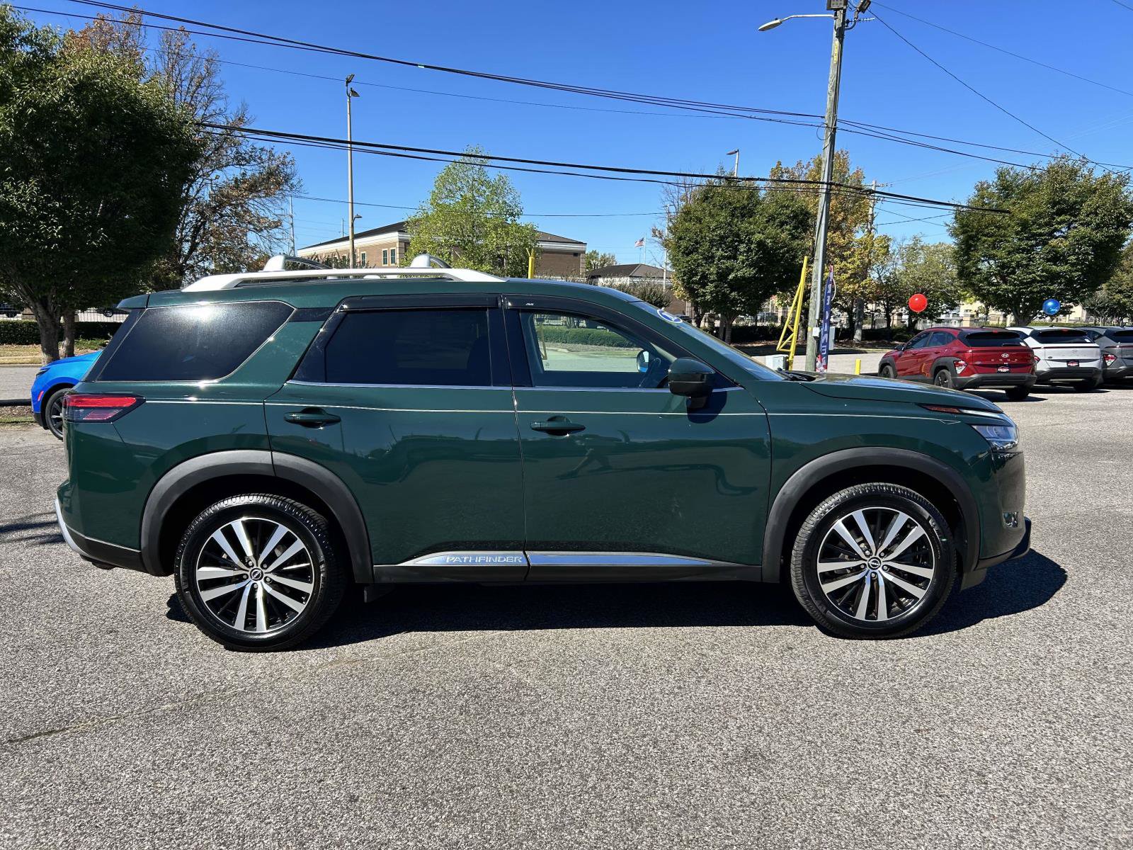 Used 2023 Nissan Pathfinder Platinum AWD/4WD image 2