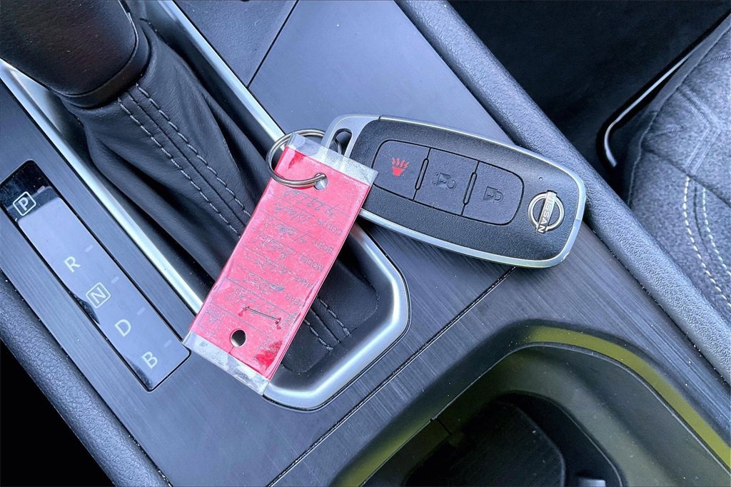 Used 2025 Nissan Kicks SV image 9