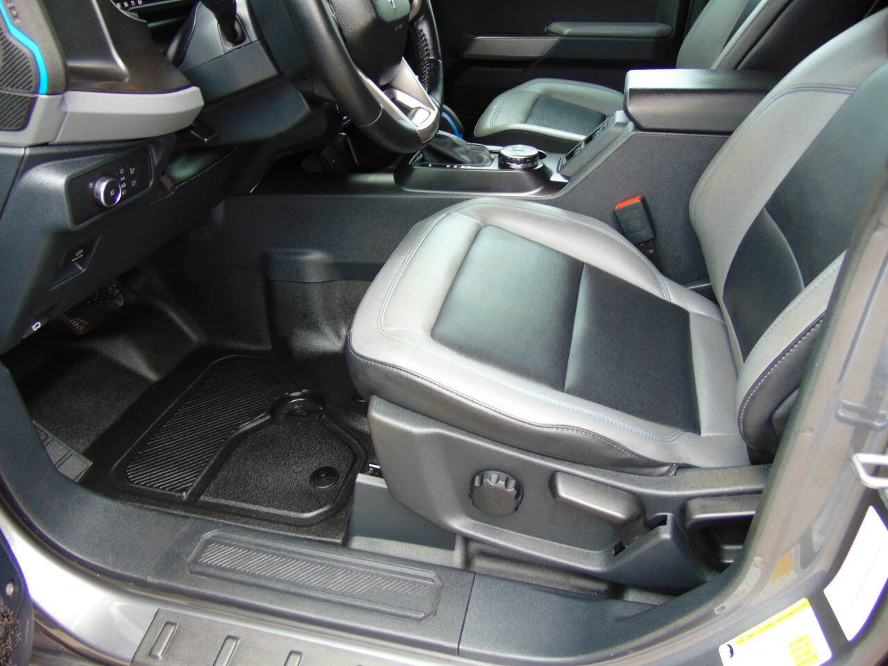 Used 2022 Ford Bronco Black Diamond image 5