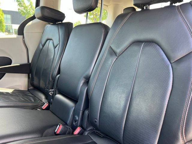 Used 2018 Chrysler Pacifica Touring-L FWD image 29