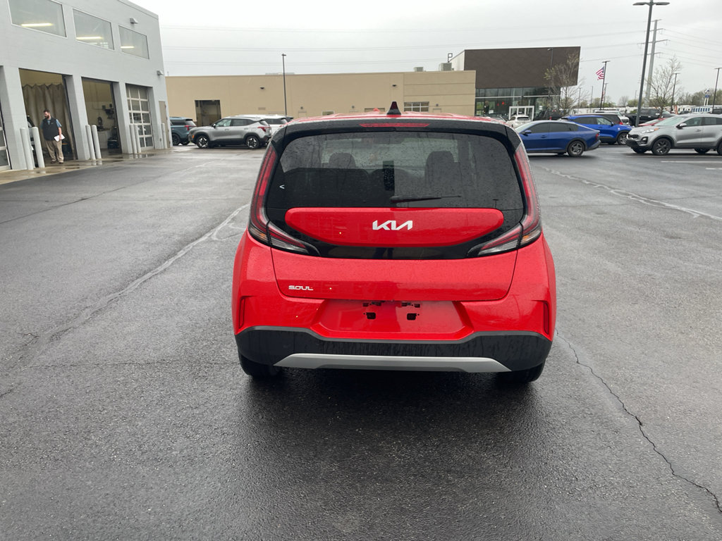 Used 2025 Kia Soul LX w/ LX Technology Package FWD image 5