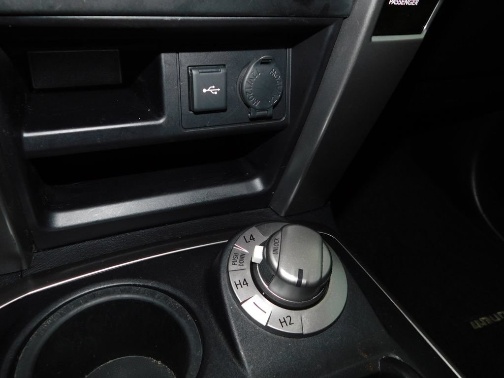 Used 2020 Toyota 4Runner SR5 AWD/4WD image 31
