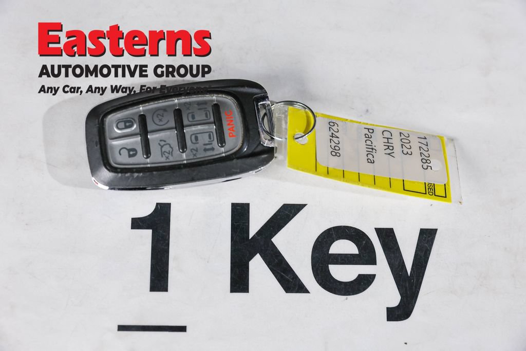 Used 2023 Chrysler Pacifica Touring-L FWD image 25