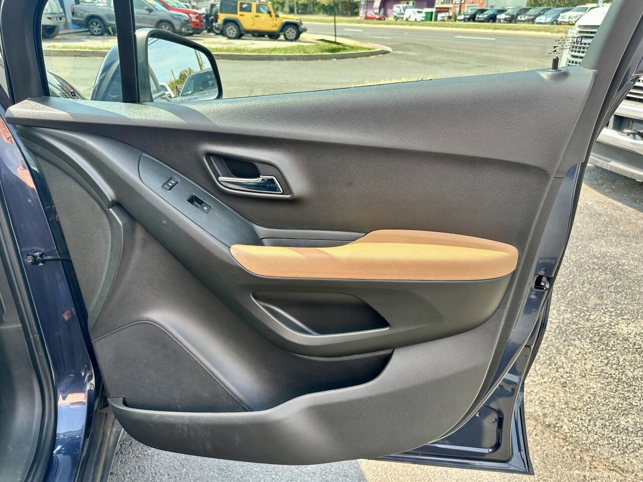 Used 2018 Chevrolet Trax LT w/ Driver Confidence Package image 17