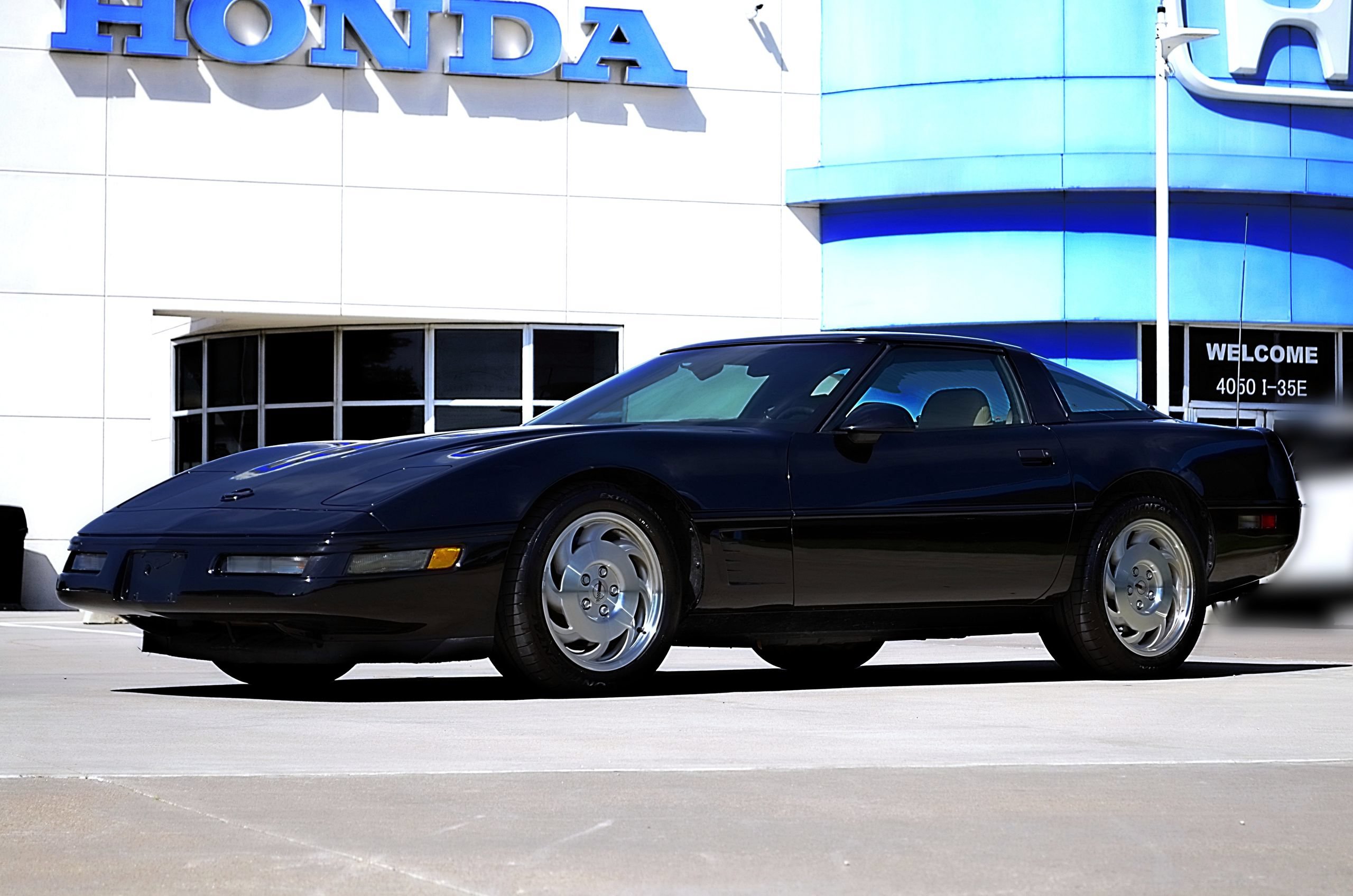Used 1996 Chevrolet Corvette Coupe RWD image 1