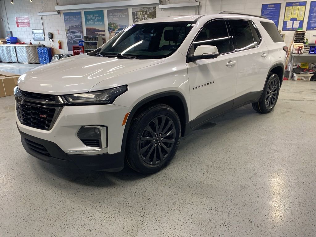 Used 2023 Chevrolet Traverse RS image 3