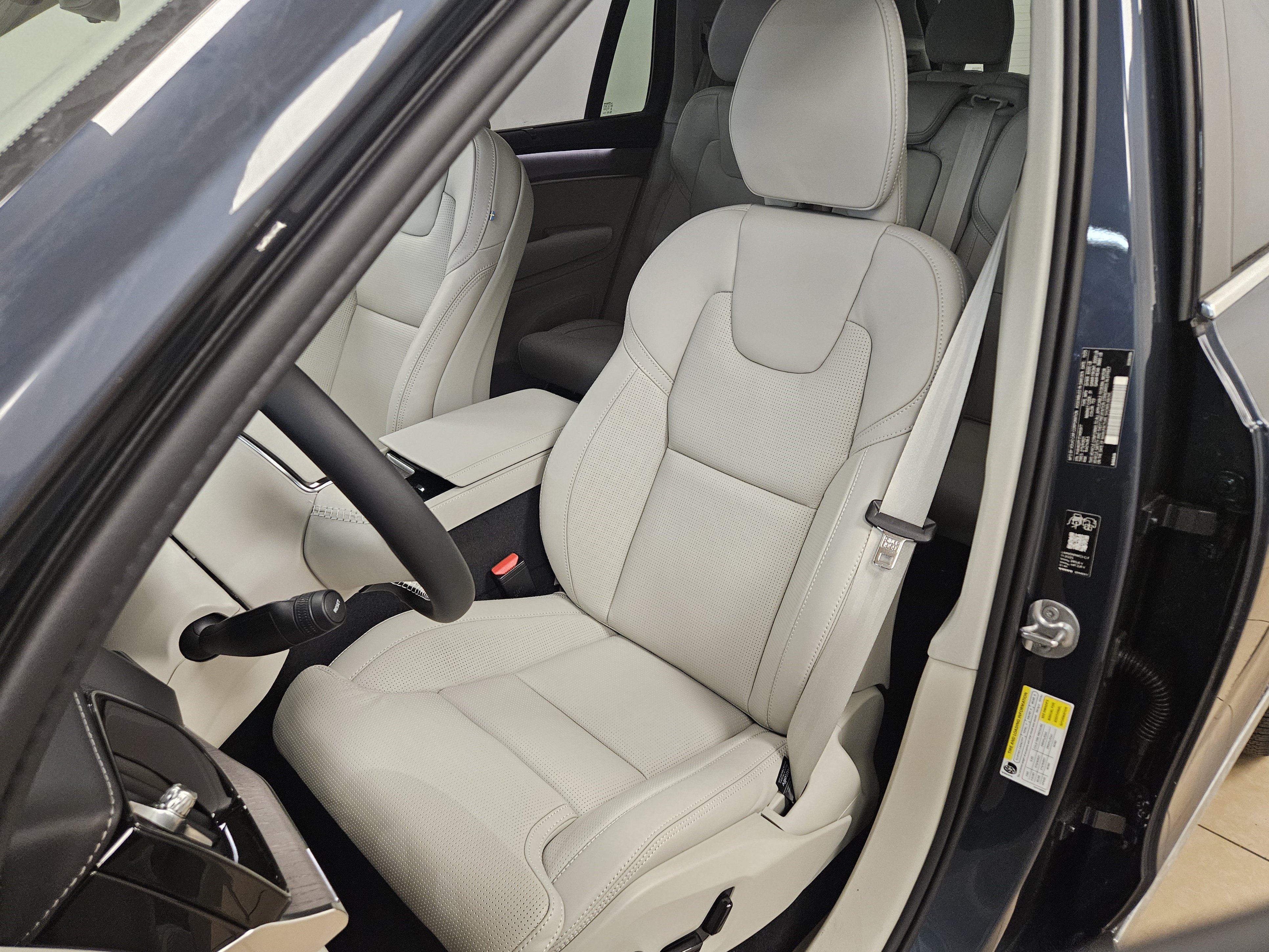 New 2026 Volvo XC90 T8 Ultra w/ Protection Package Premier AWD/4WD image 41