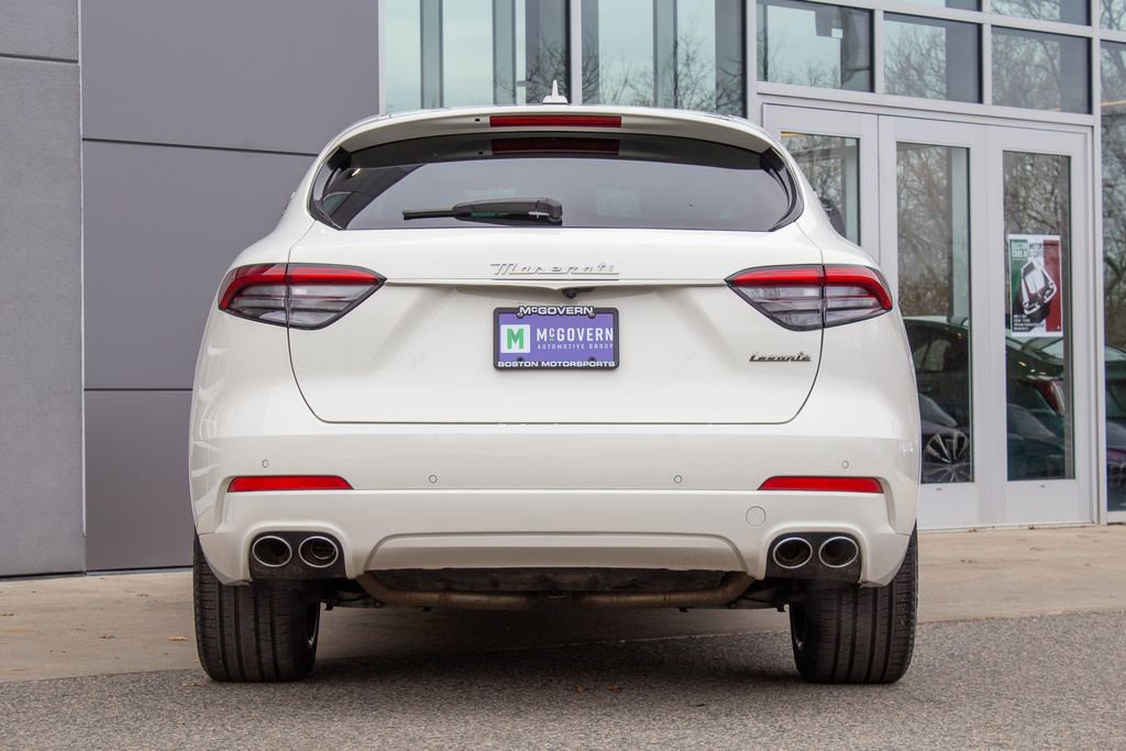 Used 2024 Maserati Levante GT Ultima image 9