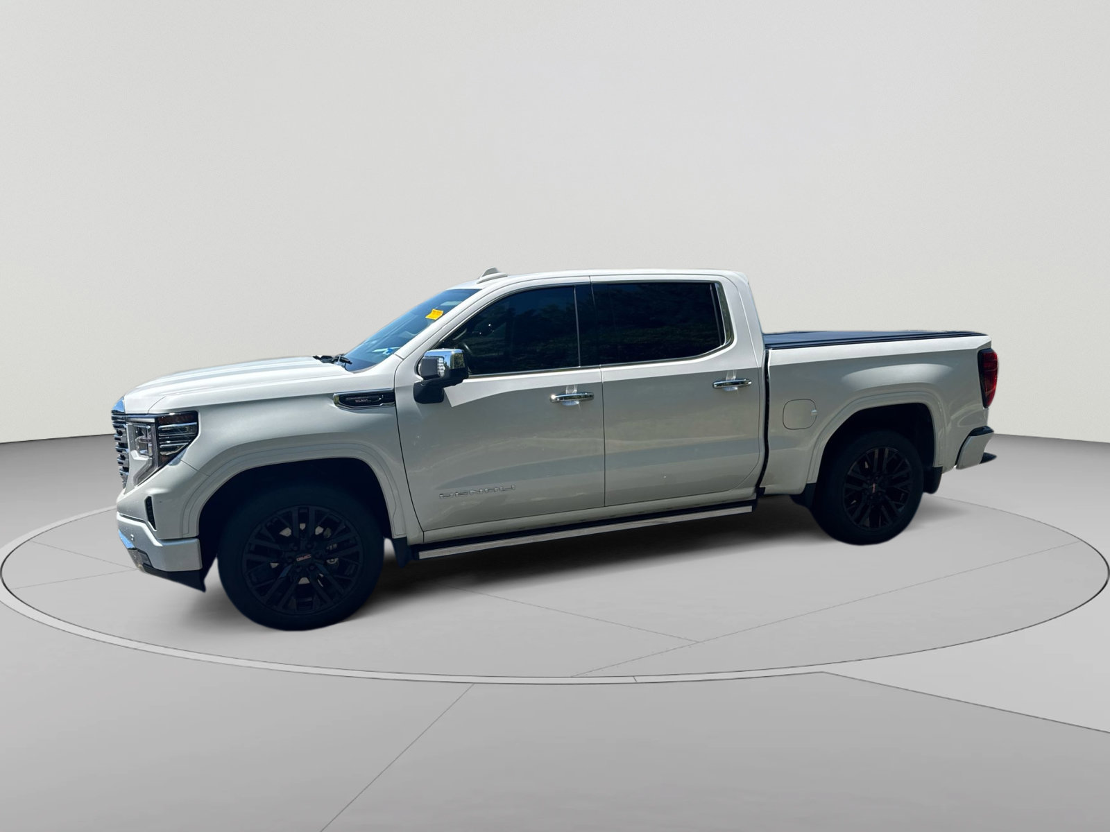 Used 2023 GMC Sierra 1500 Denali AWD/4WD image 8