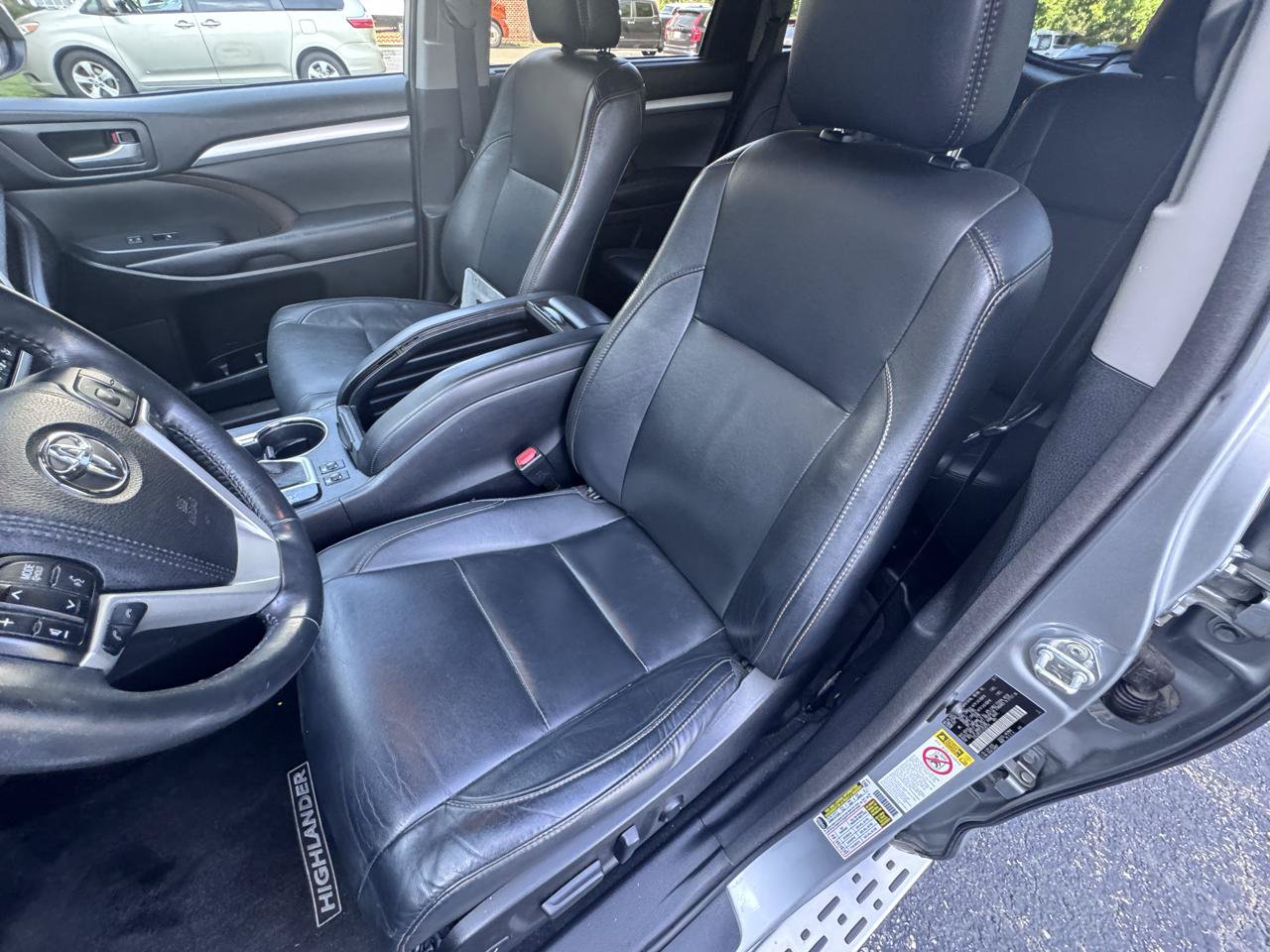 Used 2018 Toyota Highlander XLE AWD/4WD image 28