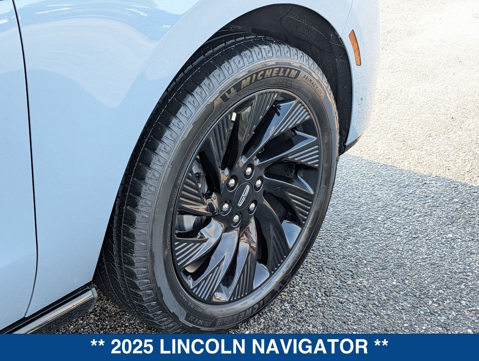 Used 2025 Lincoln Navigator Reserve w/ Jet Appearance Package AWD/4WD image 13