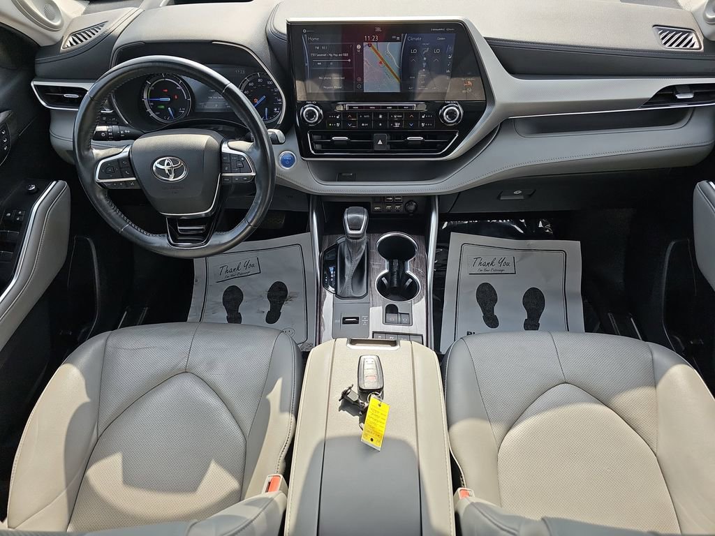 Used 2021 Toyota Highlander Platinum image 12