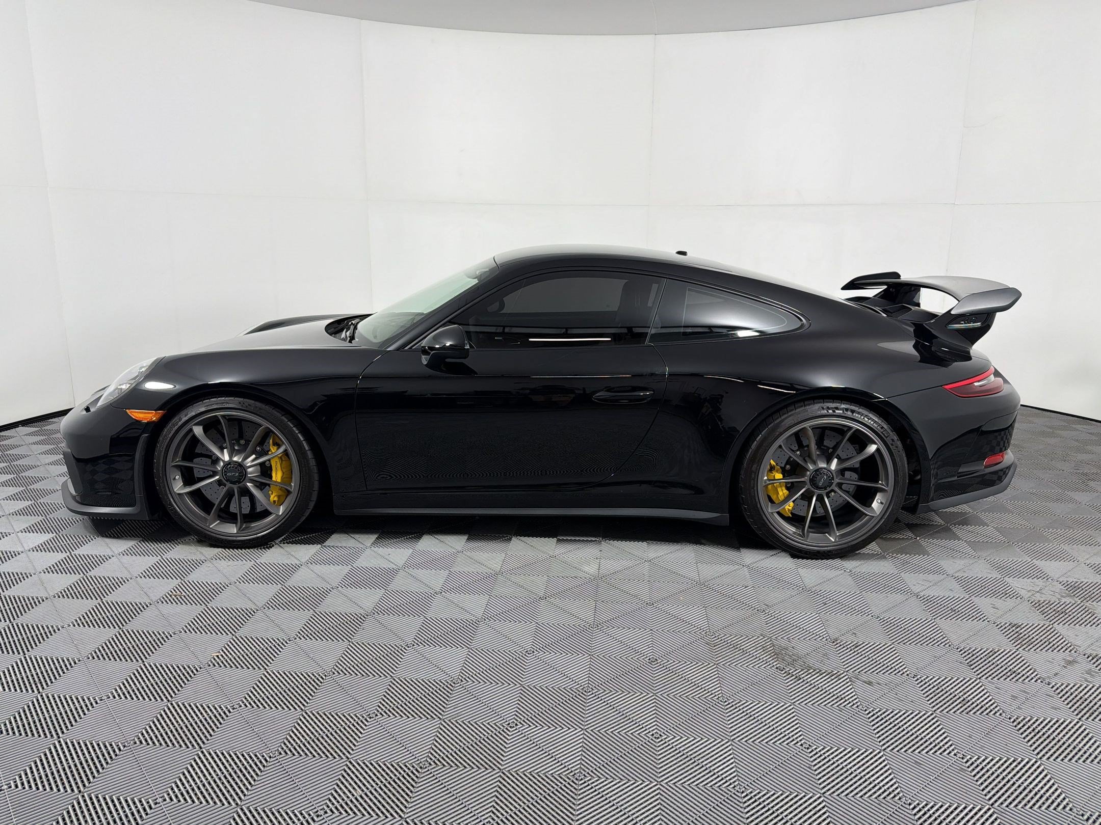 Certified 2019 Porsche 911 GT3 RWD image 2