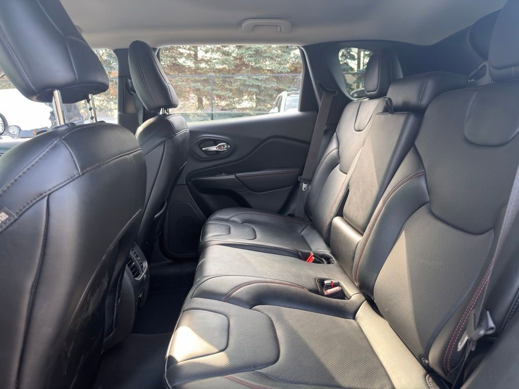 Used 2022 Jeep Cherokee Trailhawk w/ Premium Leather Package AWD/4WD image 25
