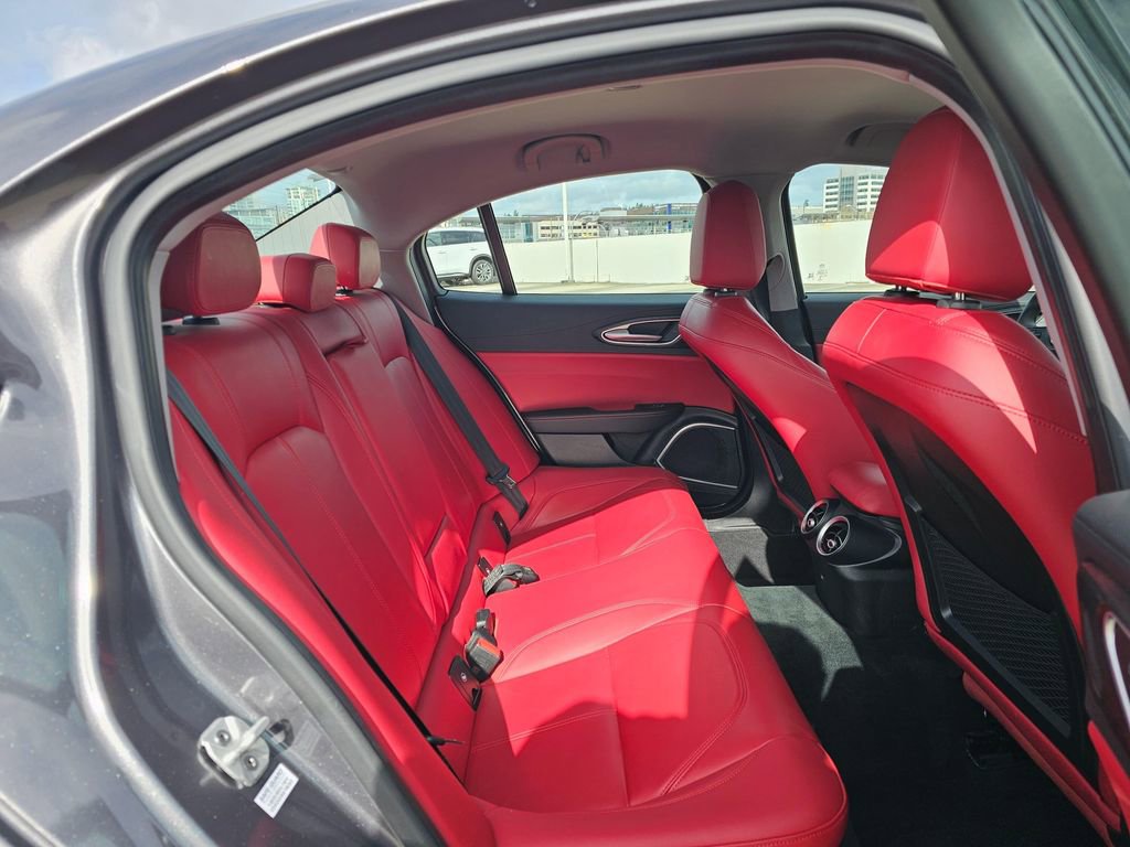 Used 2019 Alfa Romeo Giulia image 13