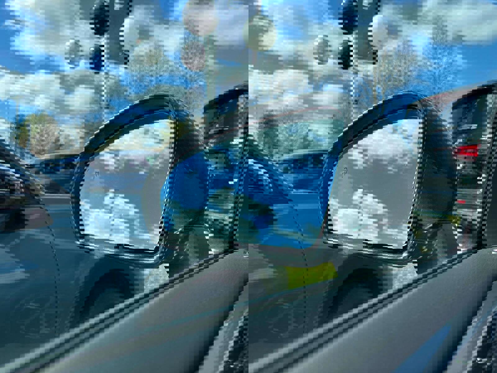 Used 2025 Volkswagen Taos SEL image 31