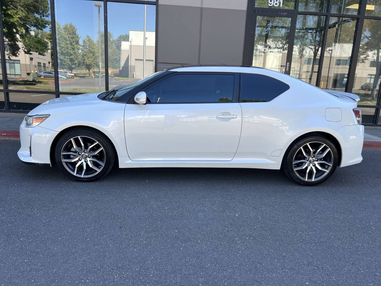 Used 2015 Scion tC FWD image 7