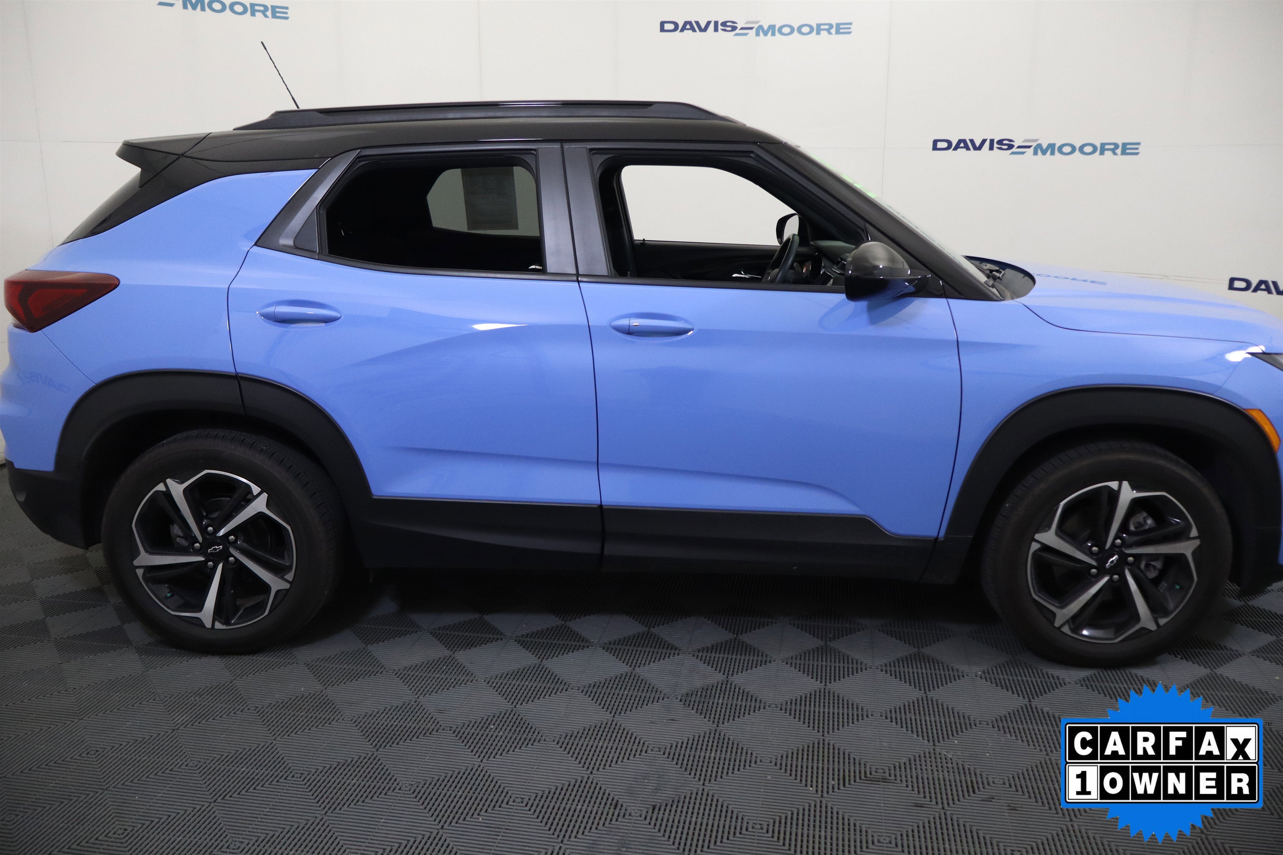 Used 2023 Chevrolet TrailBlazer RS w/ Sun and Liftgate Package FWD image 5