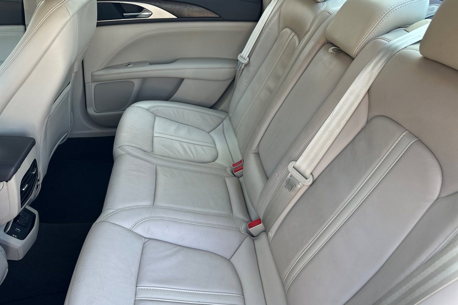 Used 2019 Lincoln MKZ Reserve FWD image 11