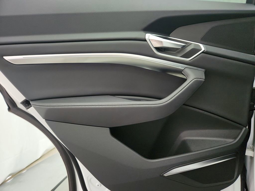 Used 2022 Audi e-tron Premium Plus image 30