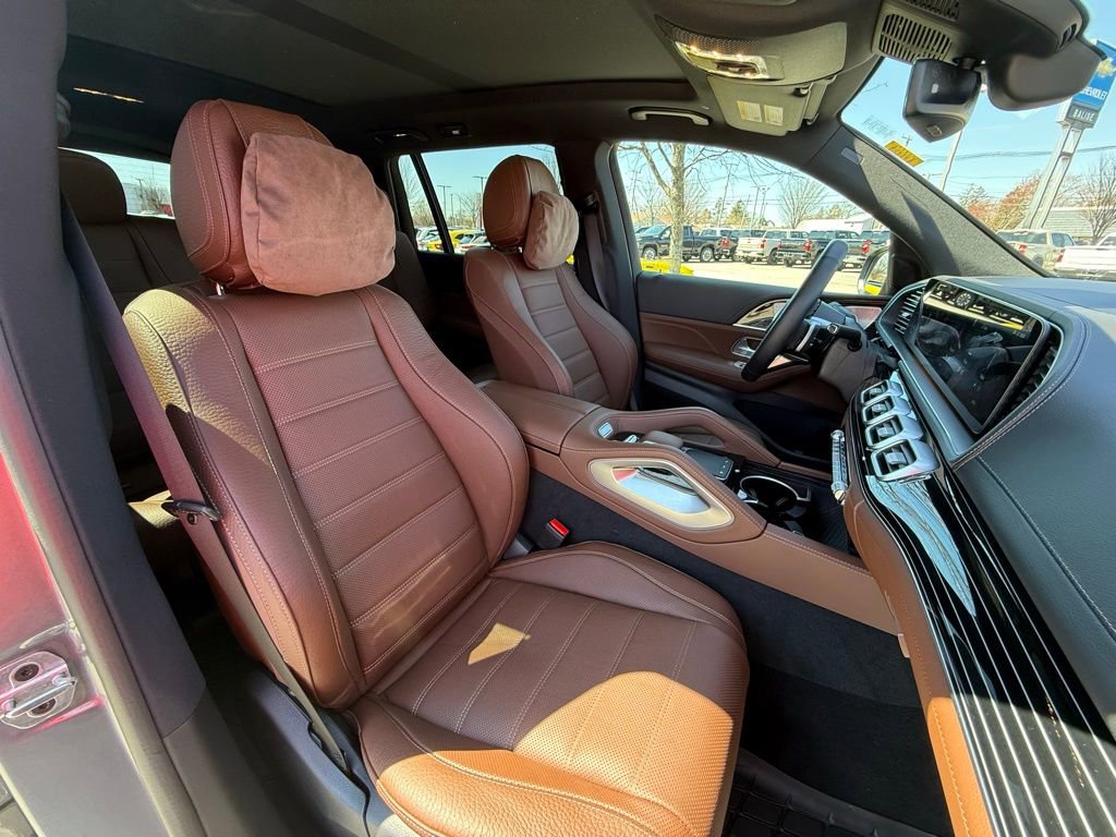 Used 2025 Mercedes-Benz GLS 580 4MATIC image 31