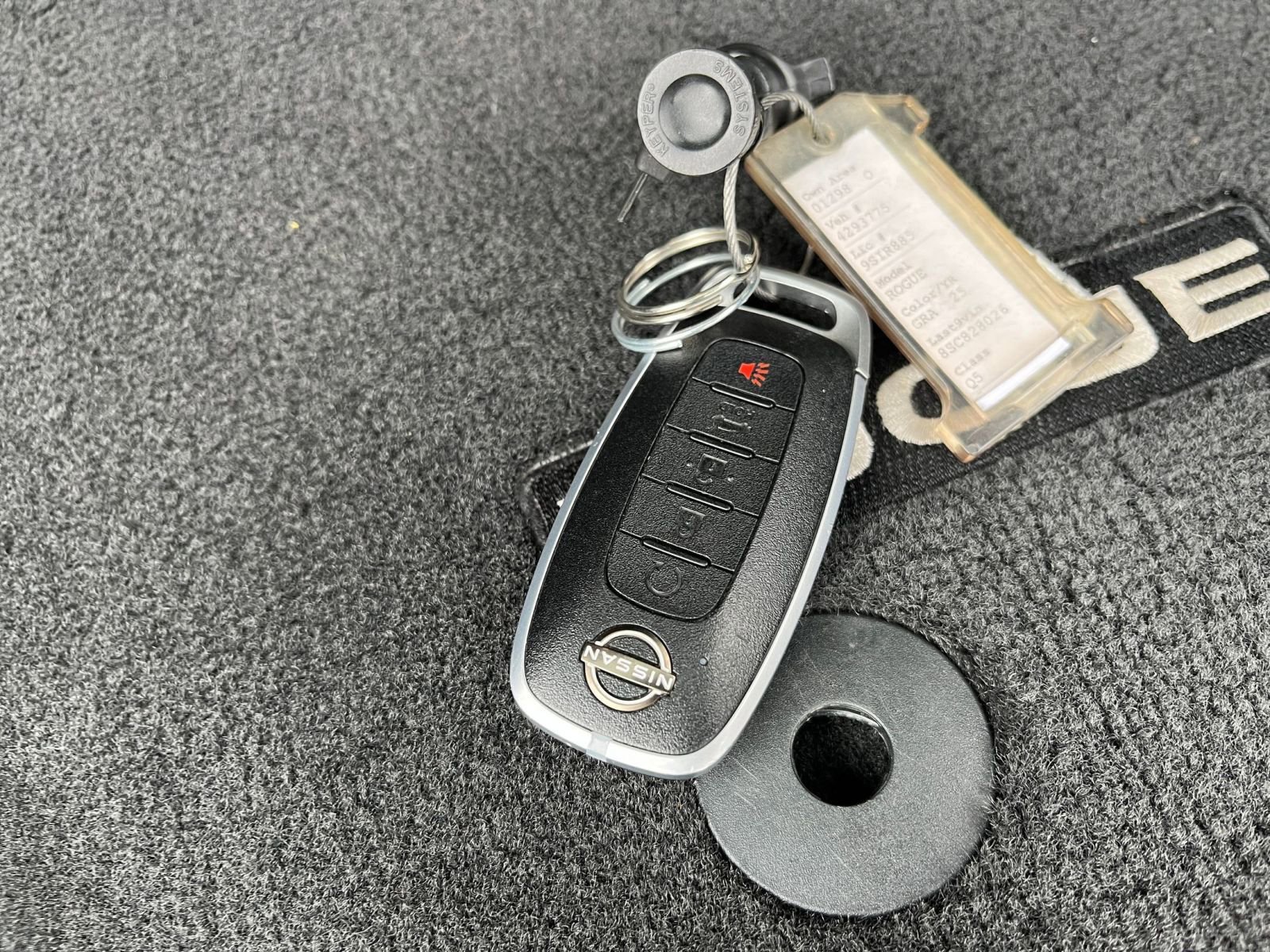 Used 2025 Nissan Rogue SV FWD image 27