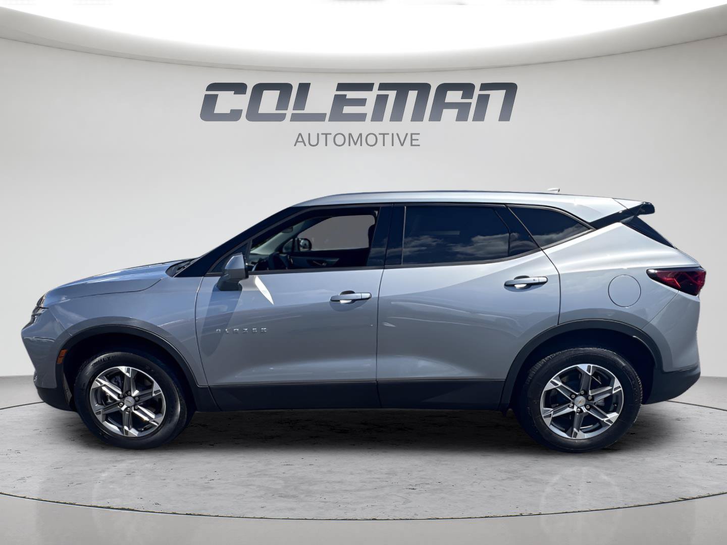 Used 2025 Chevrolet Blazer LT AWD/4WD image 2