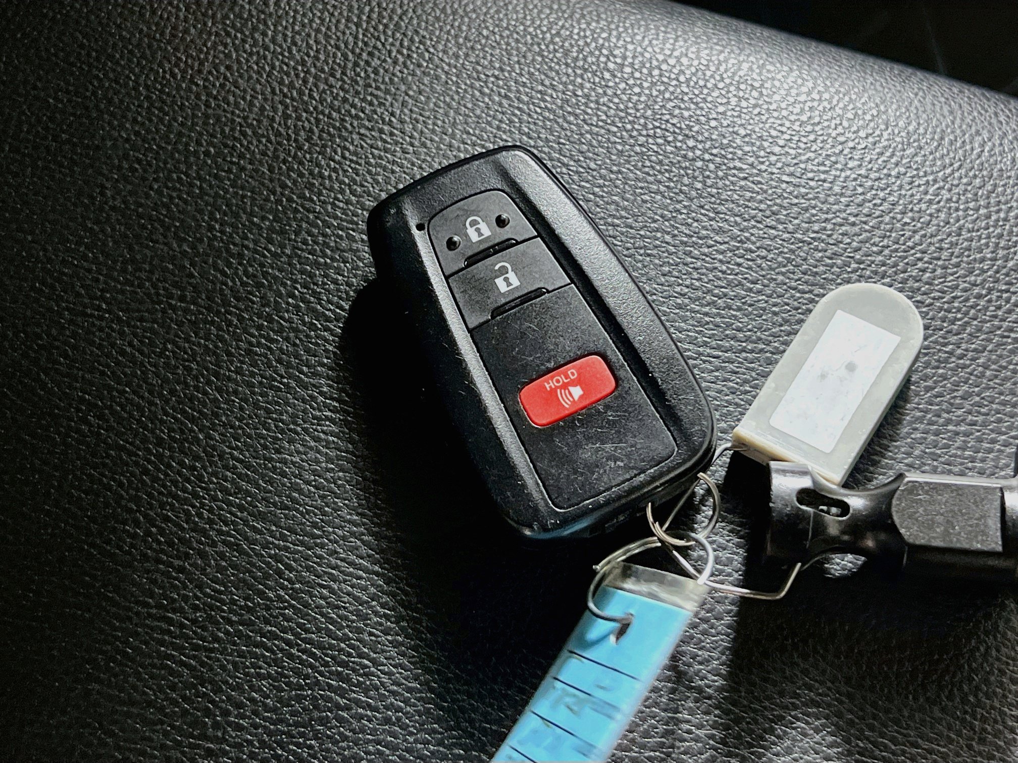 Used 2025 Toyota RAV4 XLE FWD image 36