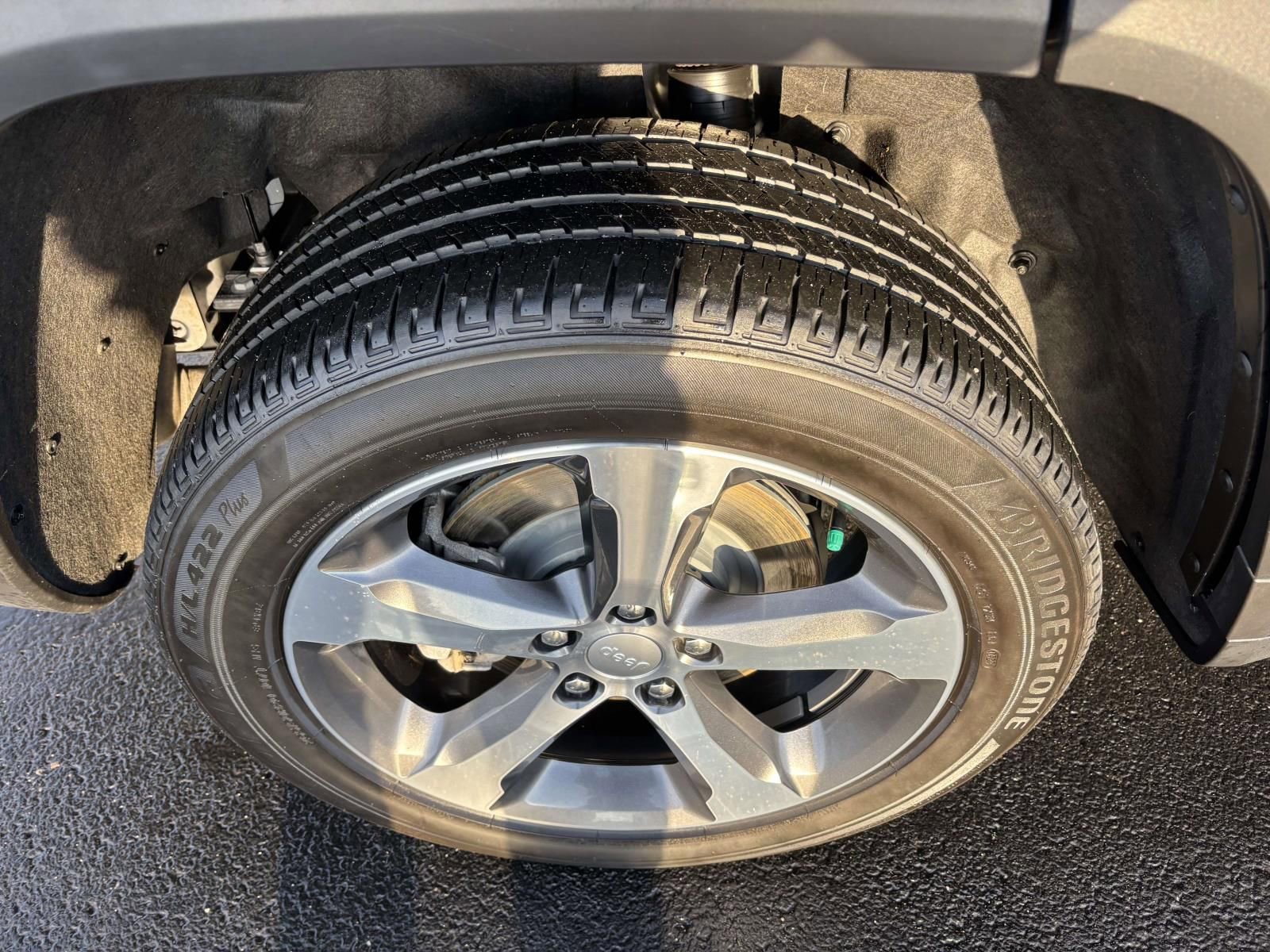 Used 2023 Jeep Grand Cherokee L Limited image 12