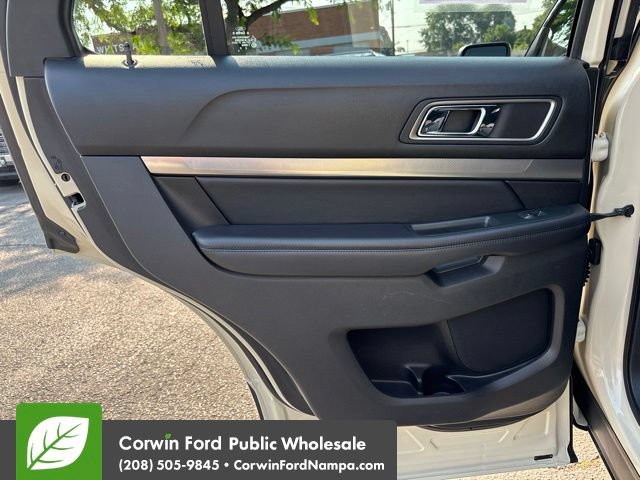 Used 2018 Ford Explorer XLT w/ Equipment Group 202A AWD/4WD image 28