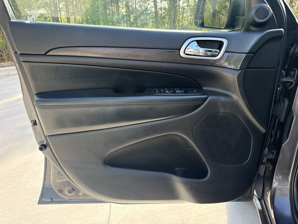 Used 2018 Jeep Grand Cherokee Altitude image 14