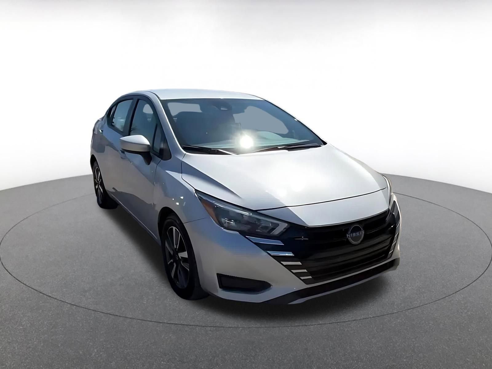 Used 2025 Nissan Versa SV FWD image 3