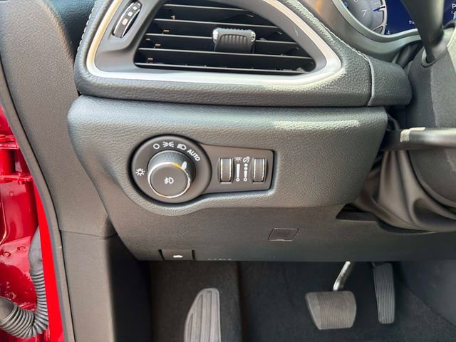 Used 2025 Chrysler Pacifica Select FWD image 28