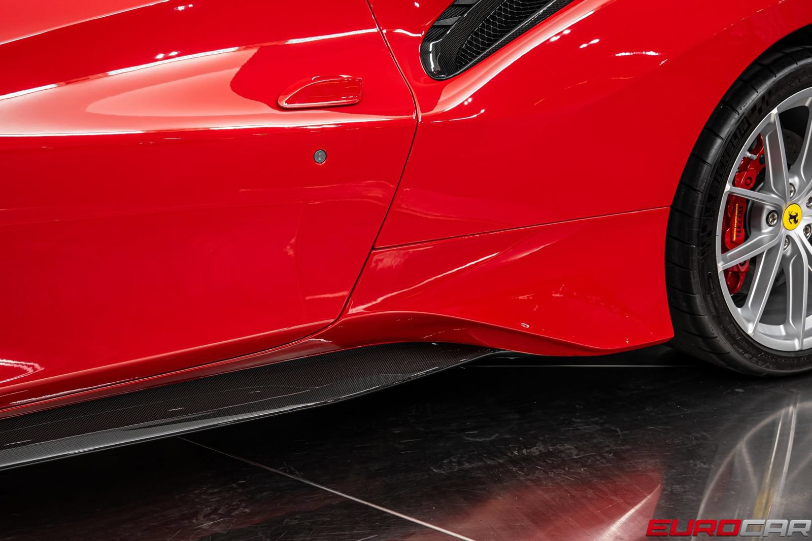 Used 2019 Ferrari 488 Pista Coupe RWD image 21